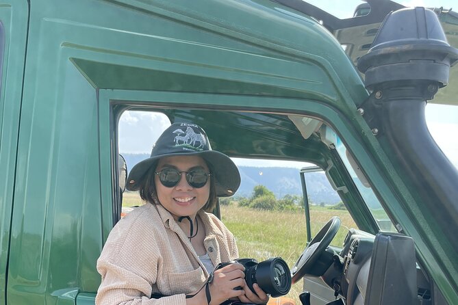 1 Day Guided Gorilla Trekking Safari Experience in Rwanda - Finding the gorillas: making the most of your one-hour encounter