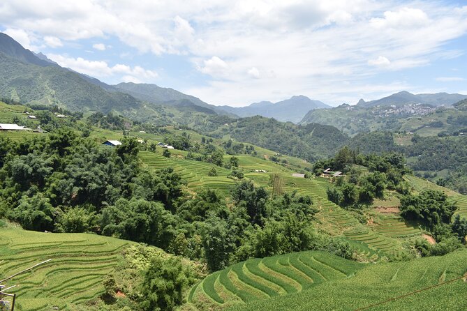 1-Day Private Trekking in Sapa through Terraces Rice Fields - Getting there: a 9:00 start and a clear meeting point