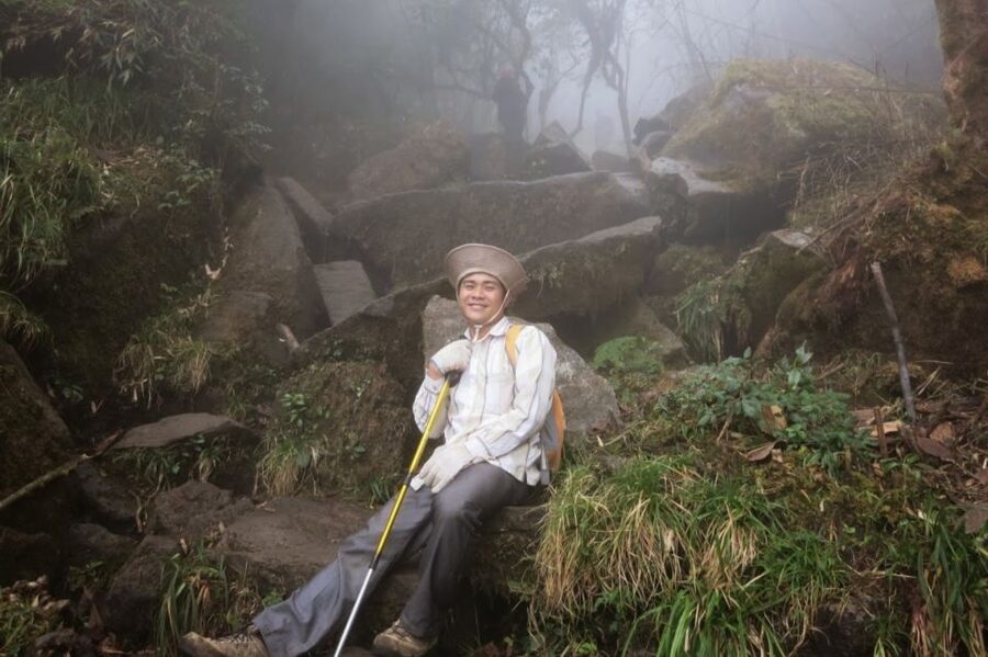 2-Day Fansipan Mountain Trek - Indochina's Highest Peak - Day 2: 5:00 AM breakfast, summit at 7:30 AM, back to Sa Pa