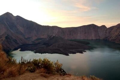2D1N Senaru Crater Rim Trekking - Camp Setup at the Rim: Comfort on a Volcano Night