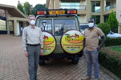 3-Day Gorillas trekking and Batwa Experience - Day 1: the equator photo stop and arriving toward Bwindi