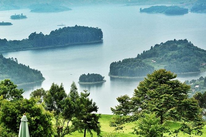 3 Day Rwanda to Uganda gorilla trekking Safari - Day 1: Cross-border drive into Bwindi, plus the Batwa cultural trail