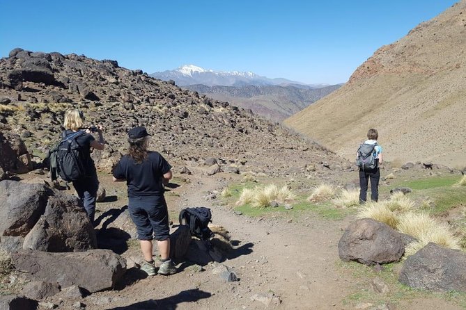 3 Day Trek in the Atlas Mountains and Berber Villages from Marrakech - Day 2: from Tinghourine/Tachddirt over Oudit Pass toward Ikkis, Aguersiwal, and Ait Aissa