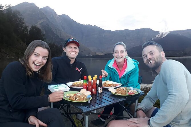 3D/2N Rinjani trekking summit,lake and hot springs. - What to pack (and what to buy) for a realistic Rinjani summit day