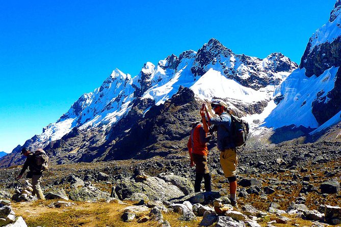 5 Day - Salkantay trek to Machu Picchu - Group Service - Day 1: Cruzpata lunch views over Humantay and Salkantay