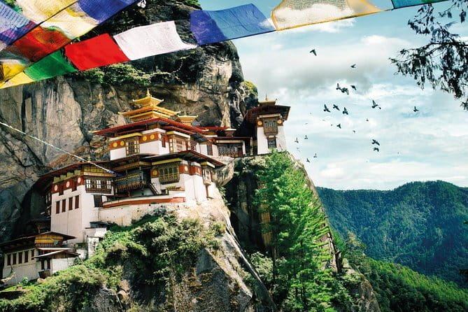 8 Days Bhutan Cultural Tour with 2-Day Bumdrak Trek - Bumdrak trek Day 1: Paro Sangchoekhor to prayer-flag campsite at 3,860m