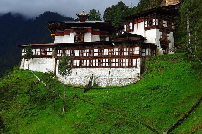 8 Days Bhutan Cultural Tour with 2-Day Bumdrak Trek - Value check: what $2,740 buys you in Bhutan reality