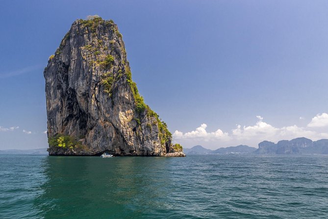 8-Days Hanoi, Sapa Trekking And Halong Bay Cruise - Sapa by limousine bus: trading heat for mountain air
