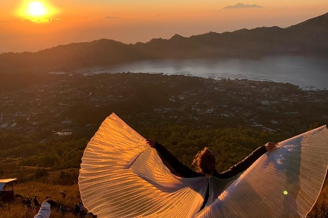 All Include: Mount Batur Sunrise Trekking Natural Hot Springs - Climbing with an English-speaking guide: staying steady before sunrise