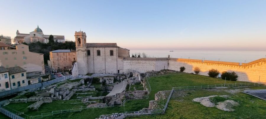 Ancona: Urban Trek Tour with Wine and Food Tasting - Pace, weather, and what to wear (so the 4 hours stay enjoyable)