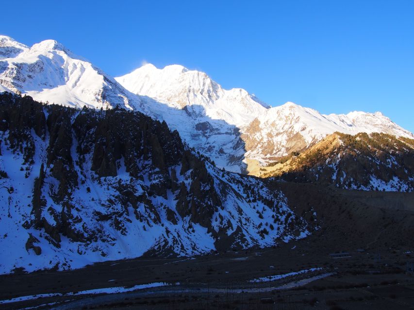 Annapurna Circuit Trekking 13 Days - Lodges, meals, and the value of included gear