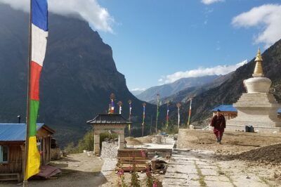 Annapurna Circuit Trekking -17 Days - The drive into the mountains: Kathmandu to Besisahar, then Bhulbule (Day 2)