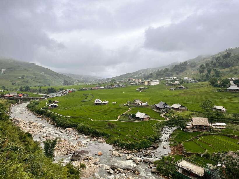 Authentic Sapa 2D1N Trek & Hmong Homestay with Dinh - Day 1: 9:00 AM start down through Muong Hoa Valley