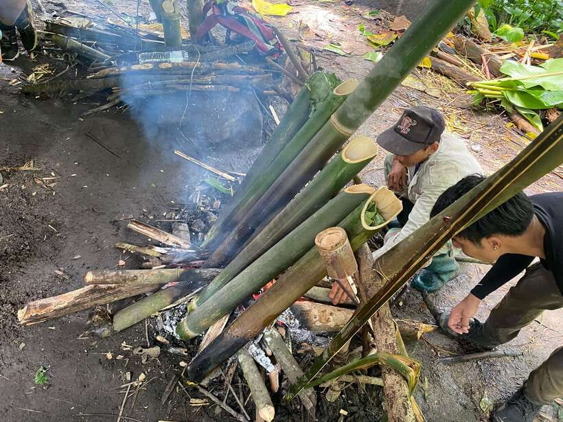 Authentic trek only walk in Chiang Rai jungle - Bamboo-cooked Thai lunch in the jungle: the star meal