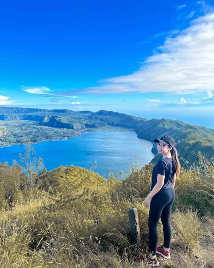 Bali: Caldera Sunrise Trek and Natural Hot Spring - Sunrise at Caldera Point: Mount views, stars, and the moment clouds let go