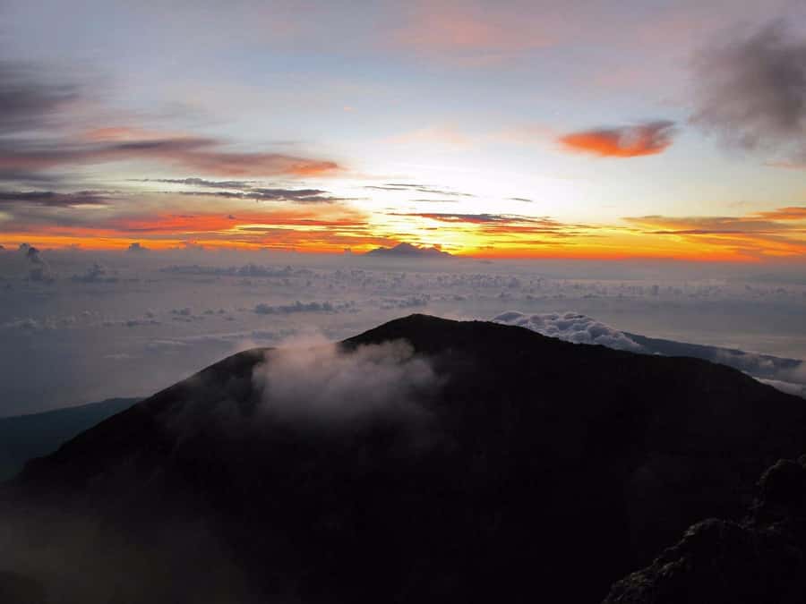 Bali: Mount Agung Sunrise Trekking Tour via Besakih Temple - Guide, English, and group pacing: what to watch for