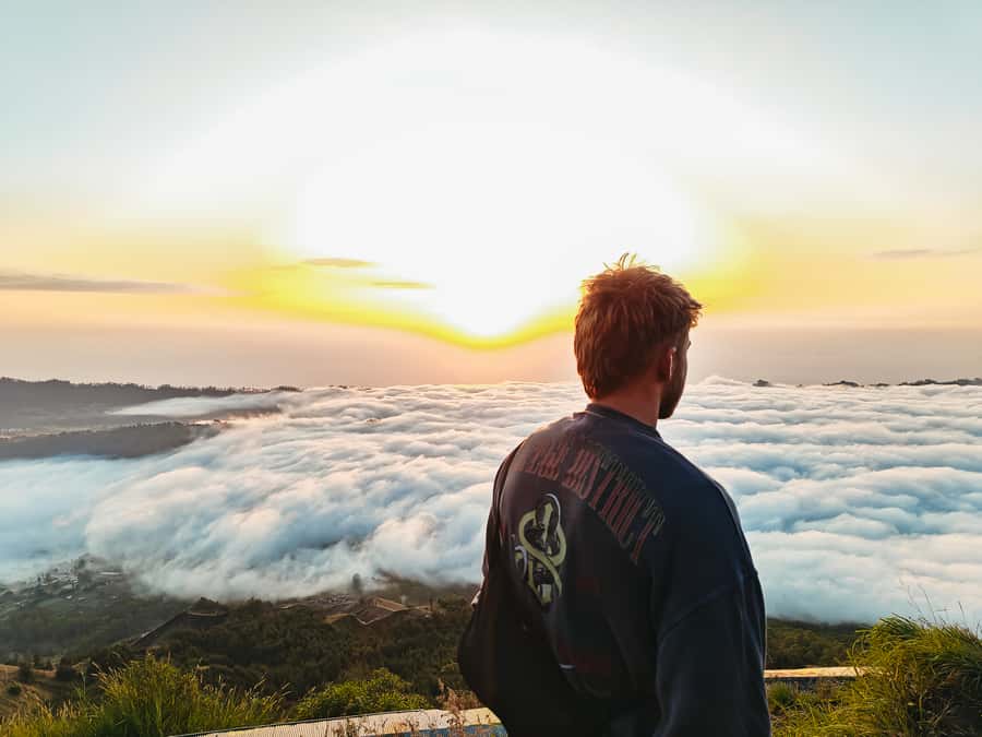 Bali: Mount Batur Guided Sunrise Trek with Breakfast - Sunrise at the crater rim: breakfast with the volcano steaming