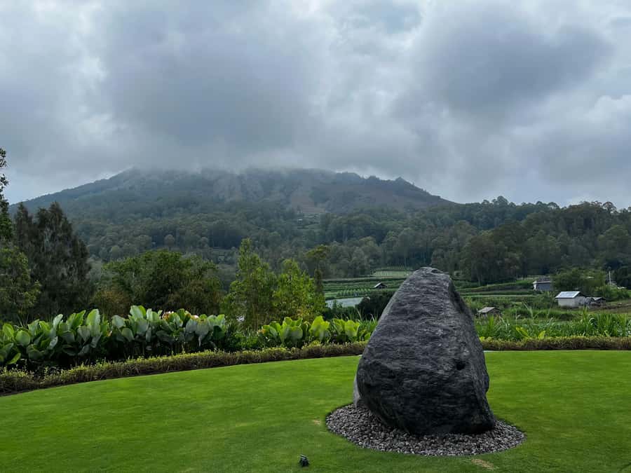 Bali: Mount Batur Sunrise Trek with A Female Guide - Mt Batur Lounge after the trek: modern toilets and showers