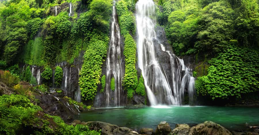 Bali: Munduk Waterfalls Trek, Twin Lakes and Temple Tour - Guides and drivers: why the day feels smooth