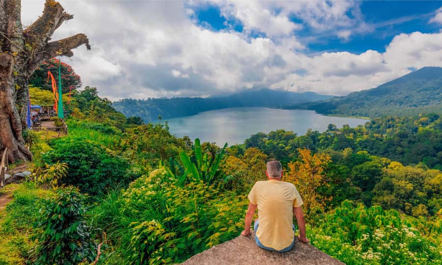 Bali: Twin Lakes, Handara Gates, and Forest Trekking Tour - Sunrise Over Lake Buyan and Lake Tamblingan: What You’re Really Buying