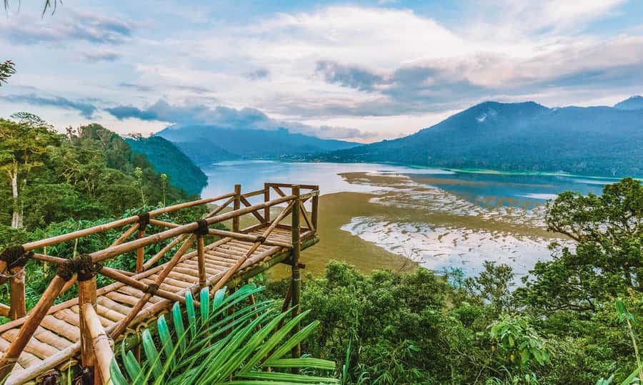 Bali: Twin Lakes, Handara Gates, and Forest Trekking Tour - Handara Gate: The Famous Stone Arch and Its Spiritual Meaning