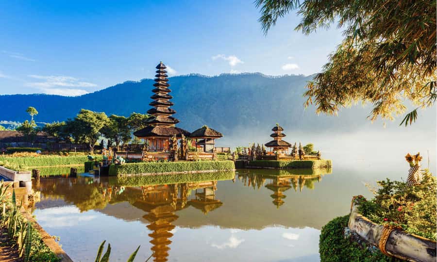 Bali: Twin Lakes, Handara Gates, and Forest Trekking Tour - The 4 AM Pickup and AC Ride North: Timing That Shapes the Day