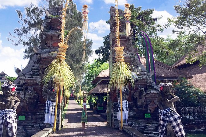 Best of Bali Water Temple and UNISCO Rice Terrace Trek - Tanah Lot Temple: Sunset Against the Ocean-Rock Setting