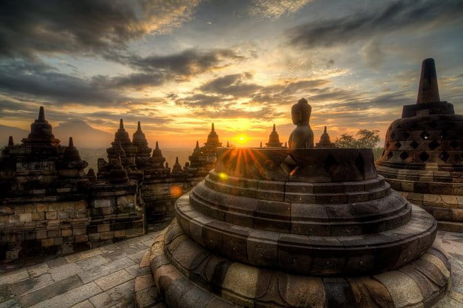 Borobudur Climb Up and Selogriyo Temple Rice Terraces Trekking - Your guide can make this day (not just “interpret” it)
