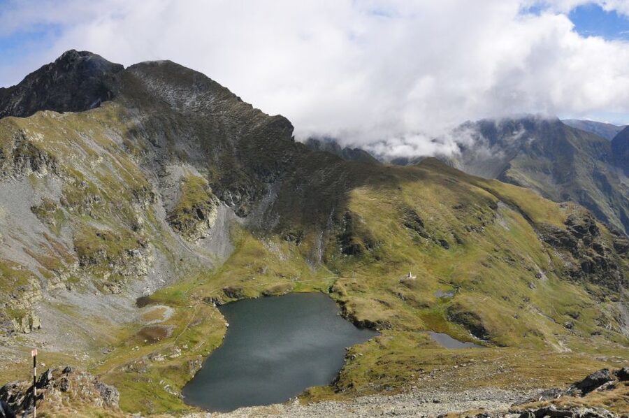 Brasov: Private Fagaras Mountains Trekking Tour - Weather decides your route: Vanatoarea lui Buteanu peak or lake loop