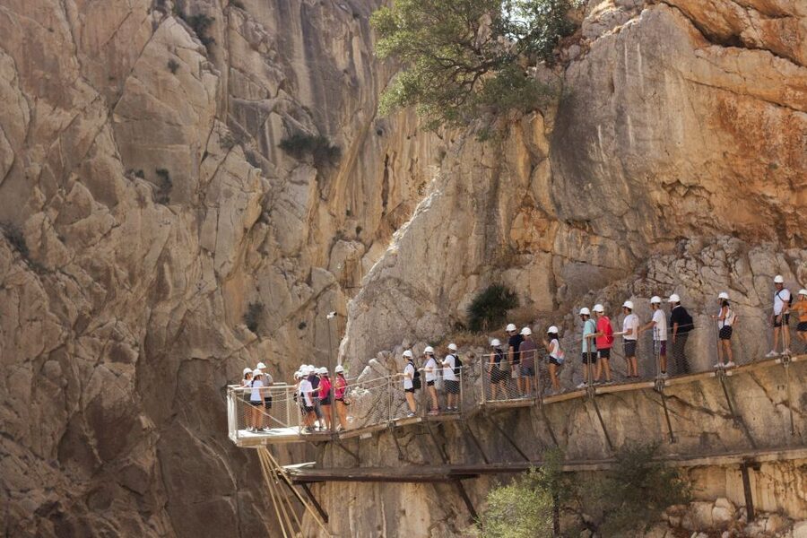 Caminito del Rey: Trekking Tour with Hiking Guide - The short walk-in: getting your bearings without rushing