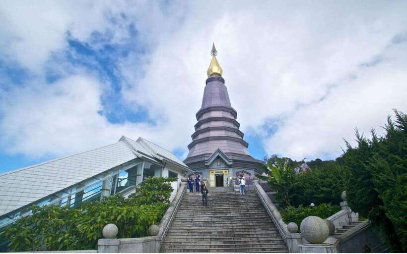Chiang Mai: Doi Inthanon National Park and Pha Dok Siew Trek - The King and Queen Twin Pagodas: why this stop matters