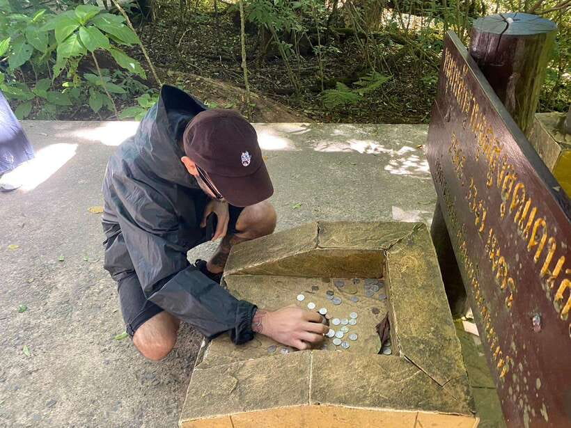 Chiang Mai: Doi Inthanon National Park and Pha Dok Siew Trek - Mae Klang Luang stop: a quick culture window