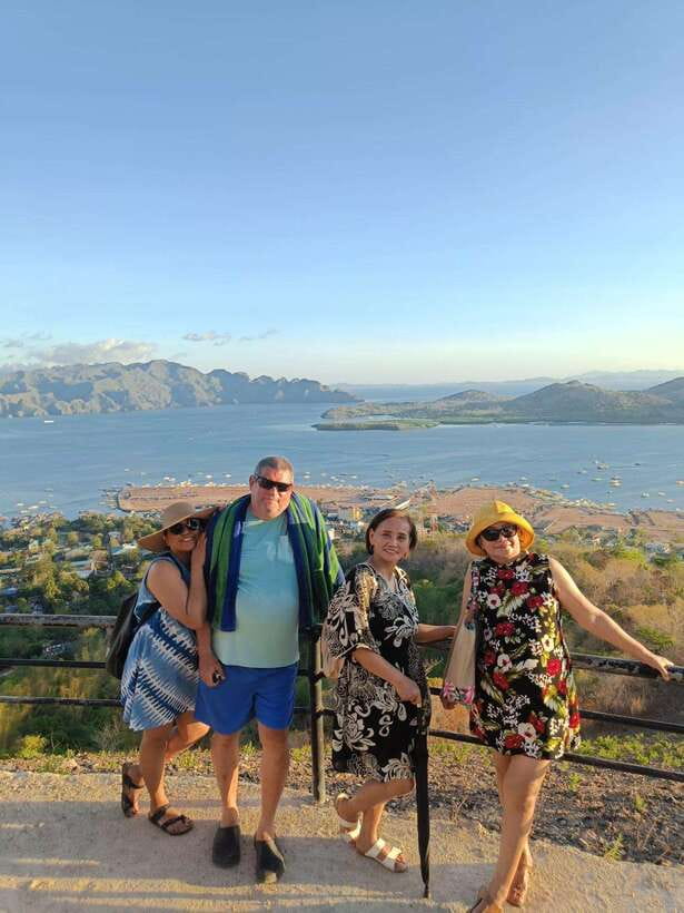 Coron Town Tour: Maquinit Hotspring & Mt. Tapyas Trekking - Maquinit Hot Spring: saltwater soaking in mangroves and rock