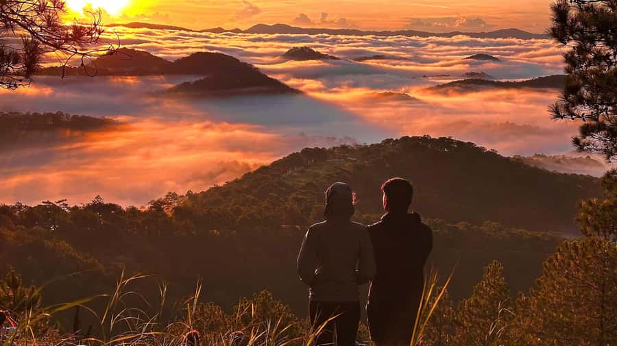 Dalat: Sunrise Trekking and Cloud Hunting experience - Pinhatt Peak and the Sea of Clouds Over Tuyen Lam Lake