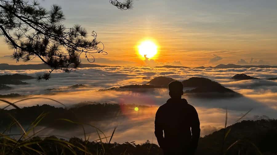 Dalat: Sunrise Trekking and Cloud Hunting experience - Guides in Action: Culture Chat Plus Serious Photo Support