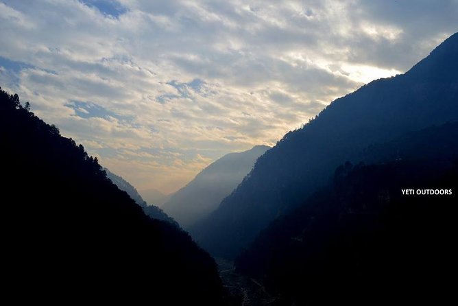 Dodital Himalayan Trek and Camping - Following the trail to Dodital Lake: forests, faith, and fish-filled water