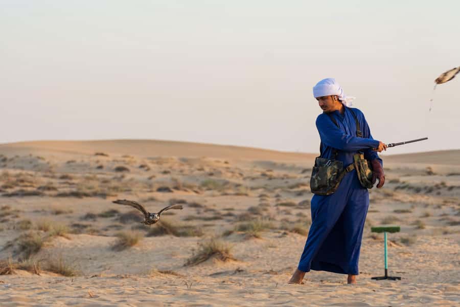 Dubai: Evening Camel Trekking & Dinner at Al Marmoom Oasis - The 45-Minute Camel Caravan: What It Feels Like and How to Do Photos Well