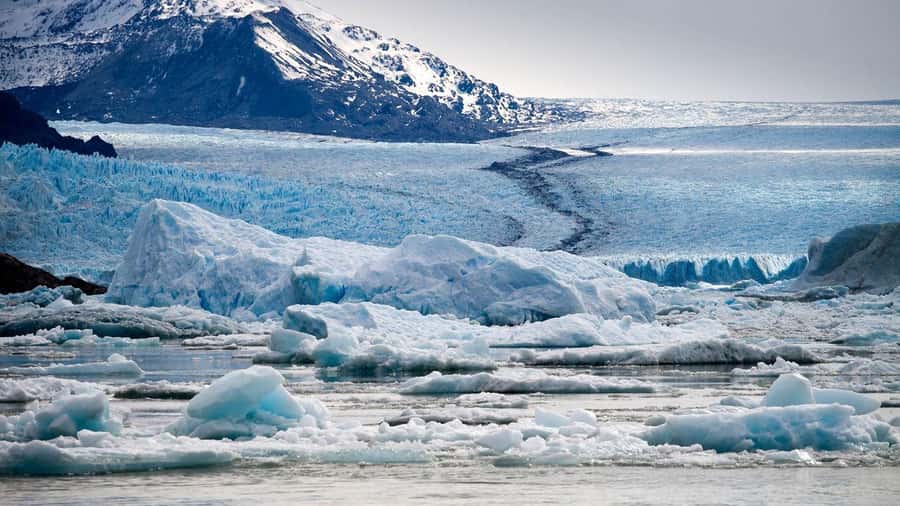 El Calafate: Glacier Cruise & Trekking at Estancia Cristina - Lunch, Free Time, and Photo Stops at the Ranch