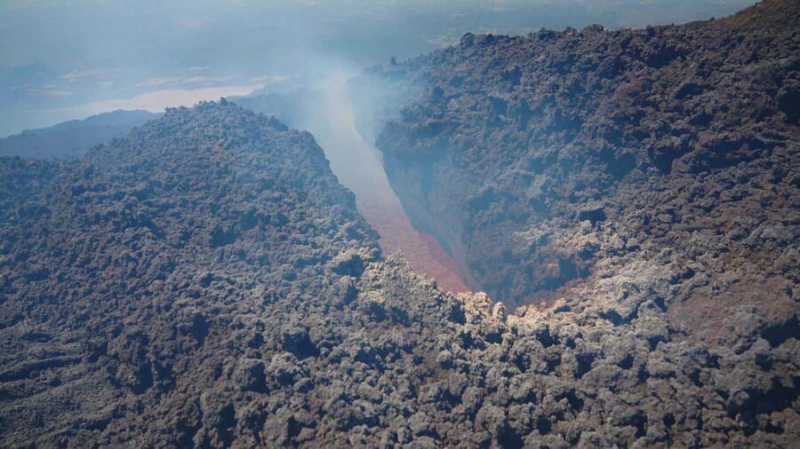 Etna: Trekking to the summit craters at 3340 meters - The day’s altitude plan: cable car, 4x4, then a real hike