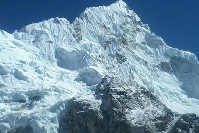Everest Base Camp Trek - Hiking to Mt Everest - The Trail to Namche Bazaar: Mountain Town Life and Smart Acclimatization