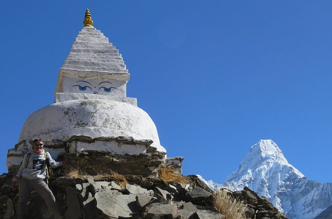 Everest Basecamp Trek: 14 days - Dingboche to Dughla to Gorak Shep: the Everest corridor begins