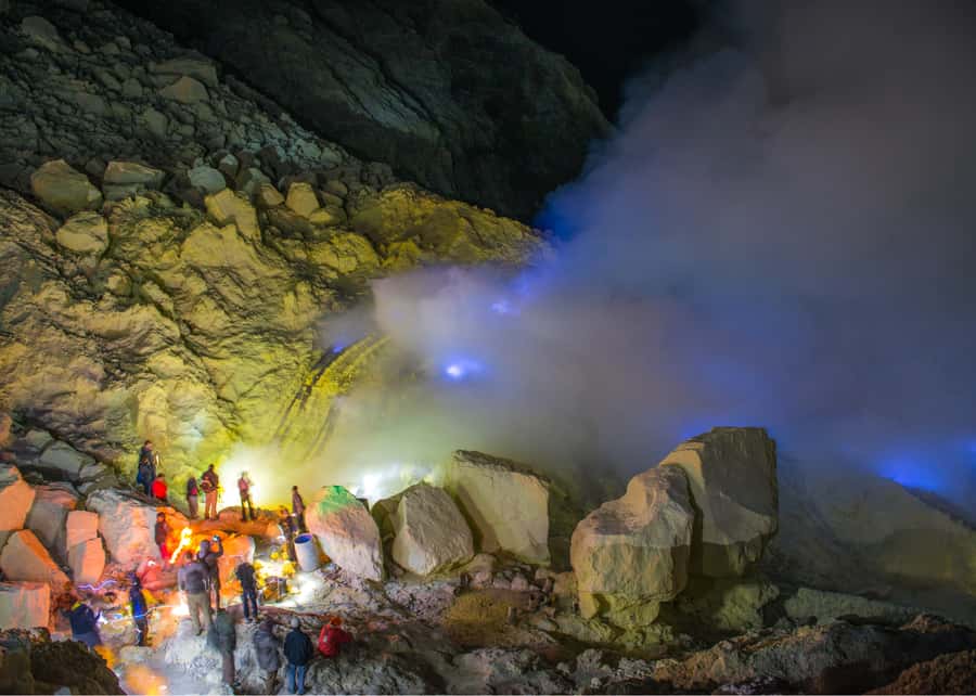 From Bali: Private Mount Ijen Crater Volcano Midnight Trek - Sunrise Over the Rim and Breakfast at a Warung