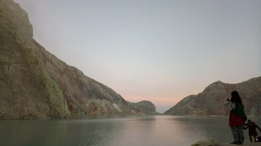 From Bali : The Majestic Mount Ijen Sunrise Trekking - A guide makes the difference near the crater