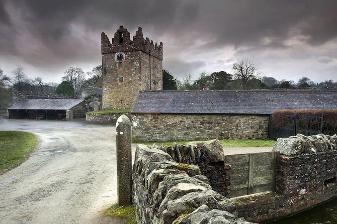 From Dublin: Game of Thrones Winterfell Locations Trek - Cloaks, banners, and replica swords: fun props with real value