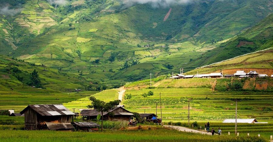 From Hanoi: 2-Day Sapa Trekking Trip with Homestay & Meals - Hanoi to Sapa: sleep on a bus, then start moving fast
