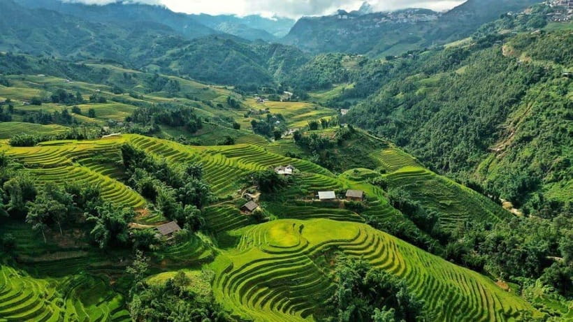 From Hanoi: Trek and Stay: 3-Day Sapa Highlands Adventure - From Hanoi Old Quarter to Sapa on a sleeper bus