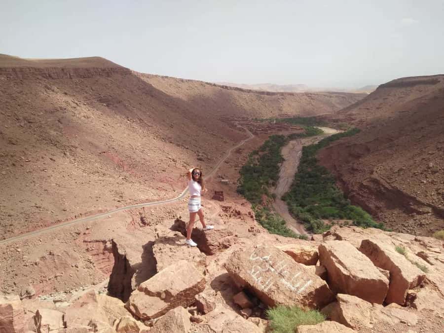 From Marrakesh: 2-Day Trek to Ait-Benhaddou and Ouarzazate - Reaching Aït Benhaddou: UNESCO kasbah views plus a real golden-hour moment