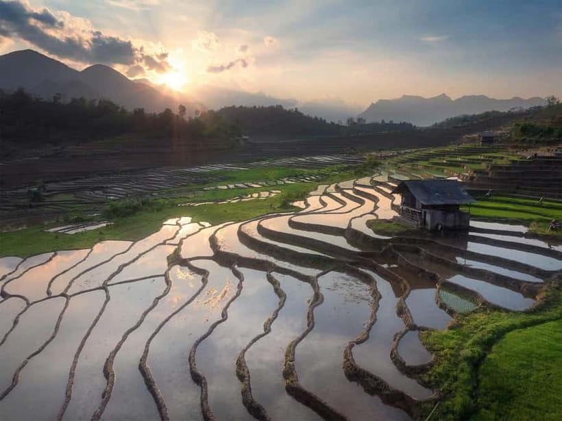From Sapa : 1 Day Amazing Sapa Trek To Terrace rice field - Morning Pickup and the Town Walk That Sets the Stage