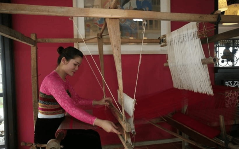 Ha Noi - Mai Chau - Pu Luong 2 Days 1 Night Trekking Tour - The cultural extras that make the evening memorable