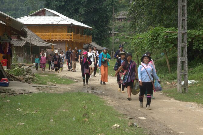 Hanoi - Sapa 3 Day 2 Night Trekking With Hotel & Homestay - Day 2 trek: Lao Chai and Ta Van through the rice-terrace world